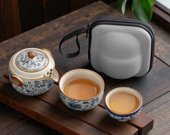 Set da tè da viaggio • Teiera portatile da esterno in ceramica retrò con motivo di loto intrecciato blu-bianco-beige, una teiera e due tazze