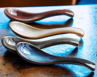 Cucchiaio per ramen in ceramica asiatica • Eleganti cucchiai da zuppa in ceramica • Stoviglie giapponesi • Stoviglie fatte a mano