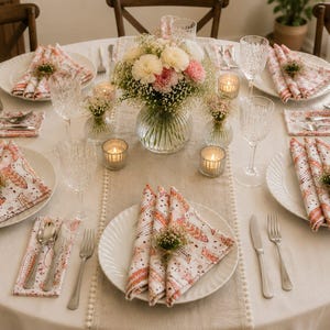 Set di tovaglioli in tessuto color pesca e corallo, tovaglioli da tavola in cotone con stampa a blocchi, elegante decorazione floreale per la tavola, allestimento boho stravagante per la tavola, set da 4, 6 e 8