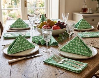 Green Fabric Napkins • Housewarming Gift • Minimalist Table Scape Decor • Reusable Cloth Napkins for Dinner Party • Eco Friendly Gift