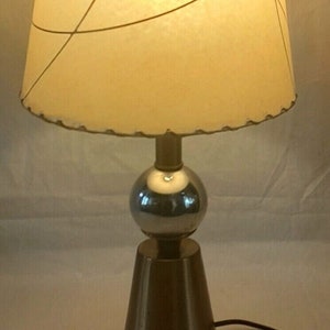 Vintage Mid Century 1950s Table Lamp w/Metal Base Fiberglass Shade