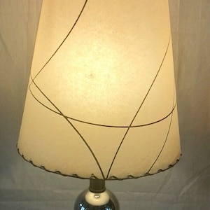 Vintage Mid Century 1950s Table Lamp w/Metal Base Fiberglass Shade image 2