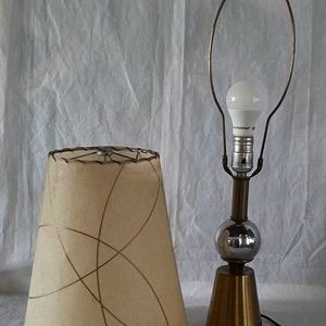 Vintage Mid Century 1950s Table Lamp w/Metal Base Fiberglass Shade image 9