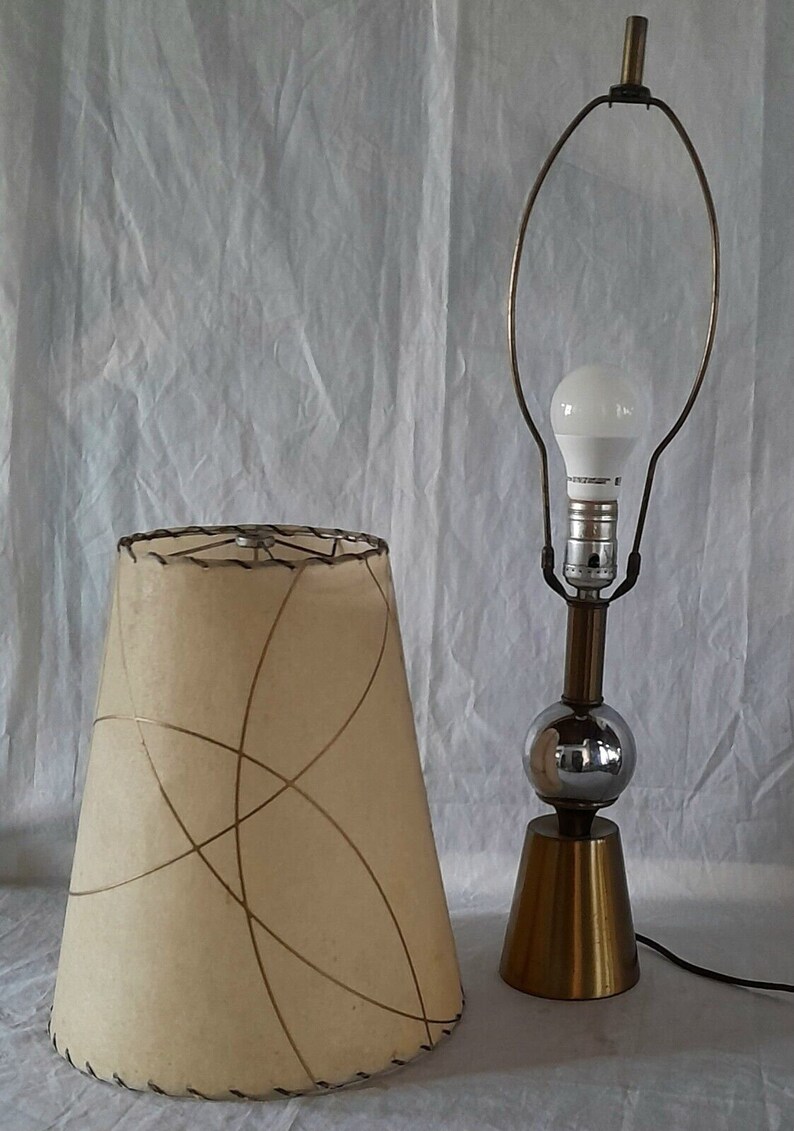 Vintage Mid Century 1950s Table Lamp w/Metal Base Fiberglass Shade image 9