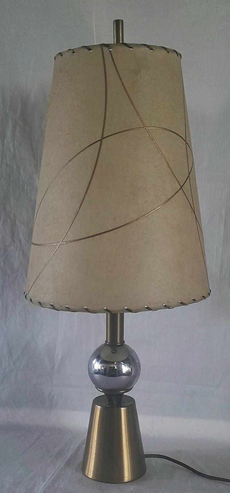 Vintage Mid Century 1950s Table Lamp w/Metal Base Fiberglass Shade image 4