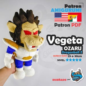 Puede incluir: Muñeco de ganchillo de Vegeta Ozaru Dragonball Z. El muñeco es principalmente beige, con pelo marrón, ojos rojos y detalles en azul y blanco. El texto "Vegeta Ozaru Dragonball Z" es visible. El muñeco mide 25 a 30 cm.