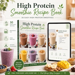 Può includere: Un libro di ricette intitolato "High Protein Smoothie Recipe Book" con 30 ricette. La copertina presenta immagini di frullati colorati. Un tablet mostra una ricetta per Vanilla Almond Recovery. Ingredienti: proteine in polvere, burro di mandorle.