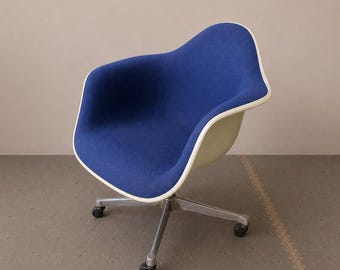 Original 1960s Eames for Herman Miller Ultramarine Blue Fiberglass