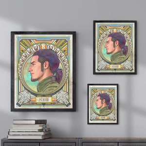 Puede incluir: Tres impresiones de arte enmarcadas que presentan el perfil de un hombre con un fondo colorido. Las impresiones están en marcos negros y están colgadas en una pared gris sobre un gabinete de metal.