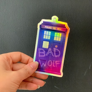 Holográfica Rainbow Bad Wolf T.A.R.D.I.S de Doctor Who 2.5x4.5 Vinilo Laptop o Botella de Agua Pegatina