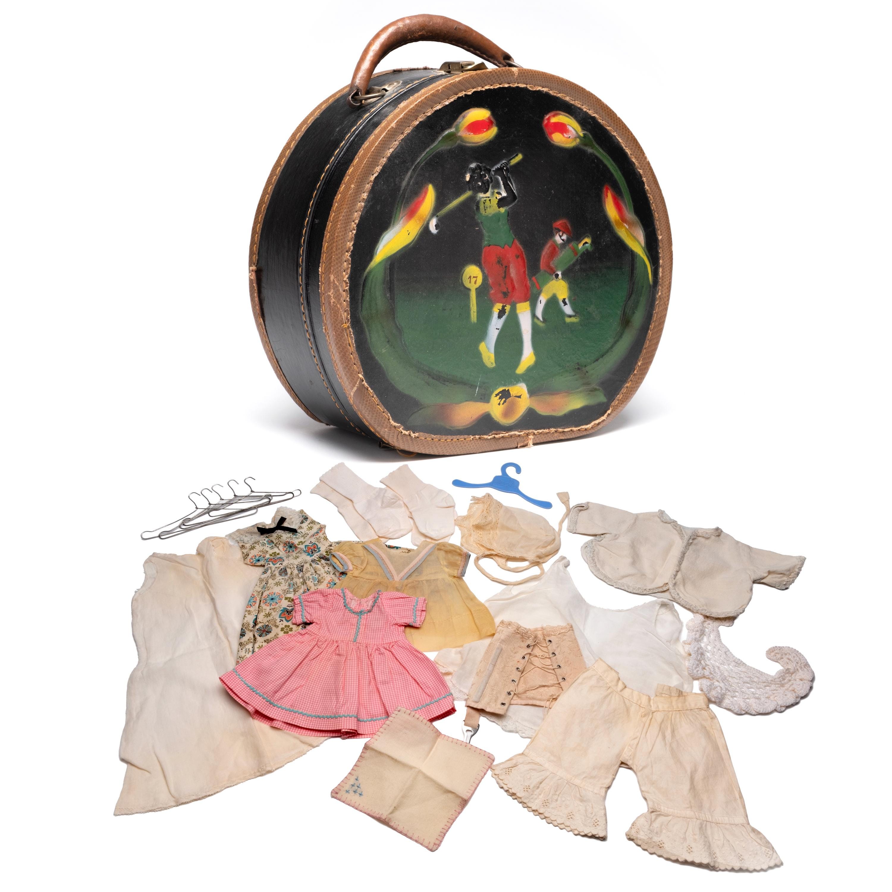 19世紀 フランス 人形用バッグ Valise Vintage 1920s Round Doll Suitcase Filled With Vintage Doll Clothes
