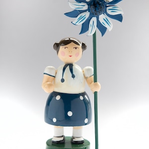Erzgebirge flower girl (Blossom Kinder) Erzgebirge folk art hand painted made in Germany WEHA Kunst
