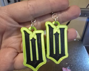 W logo earrings