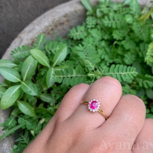 Anillo de halo de rubí de laboratorio y moissanita / Plata esterlina / Joyería con piedra natal de julio / Regalo para ella