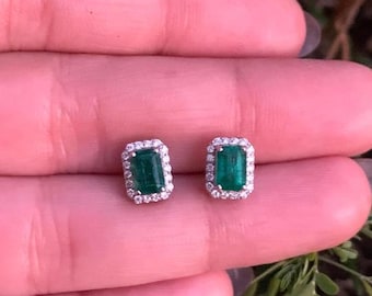 Pendientes de botón con halo de esmeralda y moissanita / Plata de ley 925 / Corte esmeralda / Piedra de nacimiento de mayo / Regalo para ella