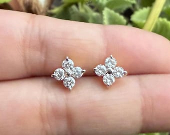 Pendientes de botón cuádruples de moissanita / Plata de ley 925 / Diseño minimalista de cuatro piedras / Estilo diamante