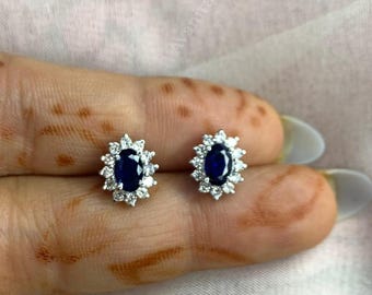 Pendientes de botón con halo de zafiro azul y moissanita / Plata de ley 925 / Joyería minimalista y elegante
