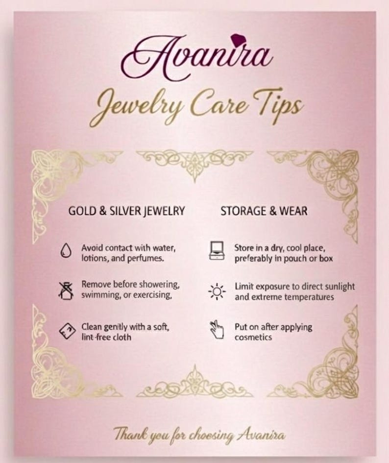 Puede incluir: Una gu&iacute;a de consejos para el cuidado de joyas en rosa y dorado de Avanira. La gu&iacute;a proporciona instrucciones sobre c&oacute;mo cuidar las joyas de oro y plata, incluyendo evitar el contacto con el agua y guardarlas en un lugar seco. El texto tambi&eacute;n dice "Gracias por elegir Avanira."