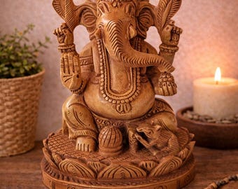 木製のカラフルな孔雀の彫刻、装飾品、木彫り、手描きの孔雀、インドの