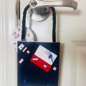 Handgemachte Superhelden-Stoffkarte zum Geburtstag | Türnotiz Popup mit Schrift, personalisiertem Namen, roten und blauen Materialien