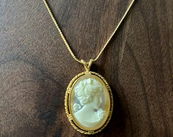 Vintage Cameo-Anhänger-Halskette, goldfarbene Kette