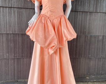 Vintage 80s ILGWU Peach Taffeta Puffed Sleeve Peplum Formal Prom Maxi Dress