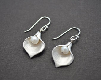 Calla earrings, Lily earrings, Pearl earrings, Silver earrings, Wedding earrings, Clip earring,Earrings set,Christmas gift,tmj00029