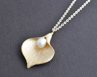 Calla necklace, Pearl necklace, Gold necklace, Wedding necklace, Bridal jewelry, Anniversary gift, Flower necklace,Valentines gift