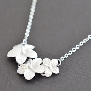 Daisy necklace, silver necklace, Flower necklace, Wedding necklace, Bridesmaid gift, Anniversary gift. Mother necklace, tmj004336