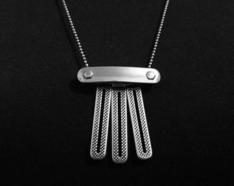 Artistic silver unisex necklace