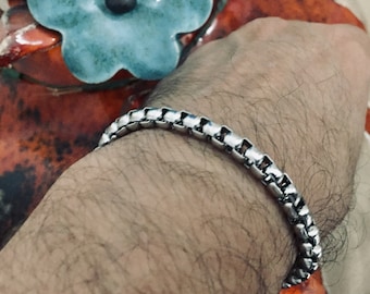 Silver unisex bracelet