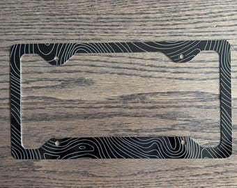 Marco de matrícula topográfico, accesorio minimalista para coche, regalo de aventura, marco de matrícula en blanco y negro, decoración moderna para SUV y sedán.
