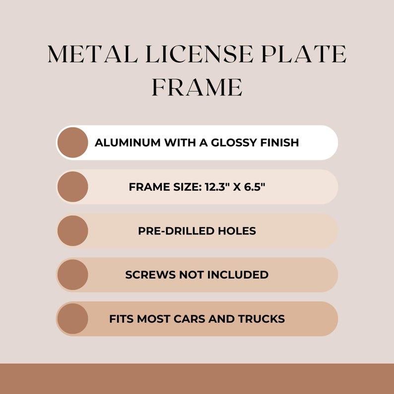 Op de afbeelding: Een metalen kentekenplaathouder met de volgende specificaties: aluminium met een glanzende afwerking, framegrootte 31,24 cm bij 16,51 cm, voorgeboorde gaten, schroeven niet inbegrepen, past op de meeste auto's en vrachtwagens.