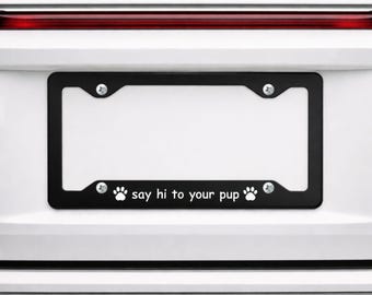 Marco para matrícula "Saluda a tu cachorro": divertido marco para placa de coche para amantes de los perros, un bonito accesorio para coche con forma de huella de pata.
