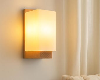 Applique in legno e vetro satinato – Luce calda – Stile moderno e minimalista – Lampada da parete per camera da letto, soggiorno, ingresso – E27
