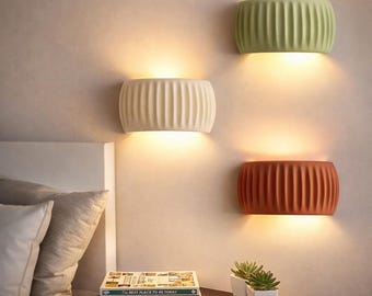 Designer-Wandleuchte aus beigefarbenem Kunstharz – Moderne Wandleuchte für Schlafzimmer, Nachttisch oder Flur – Warmes Umgebungslicht