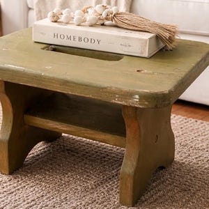 Rustic Olive Green Pine Step Stool – Hand-Distressed Farmhouse Footstool & Plant Riser