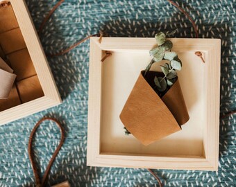 Hanging Leather Flower Vase: Minimalist