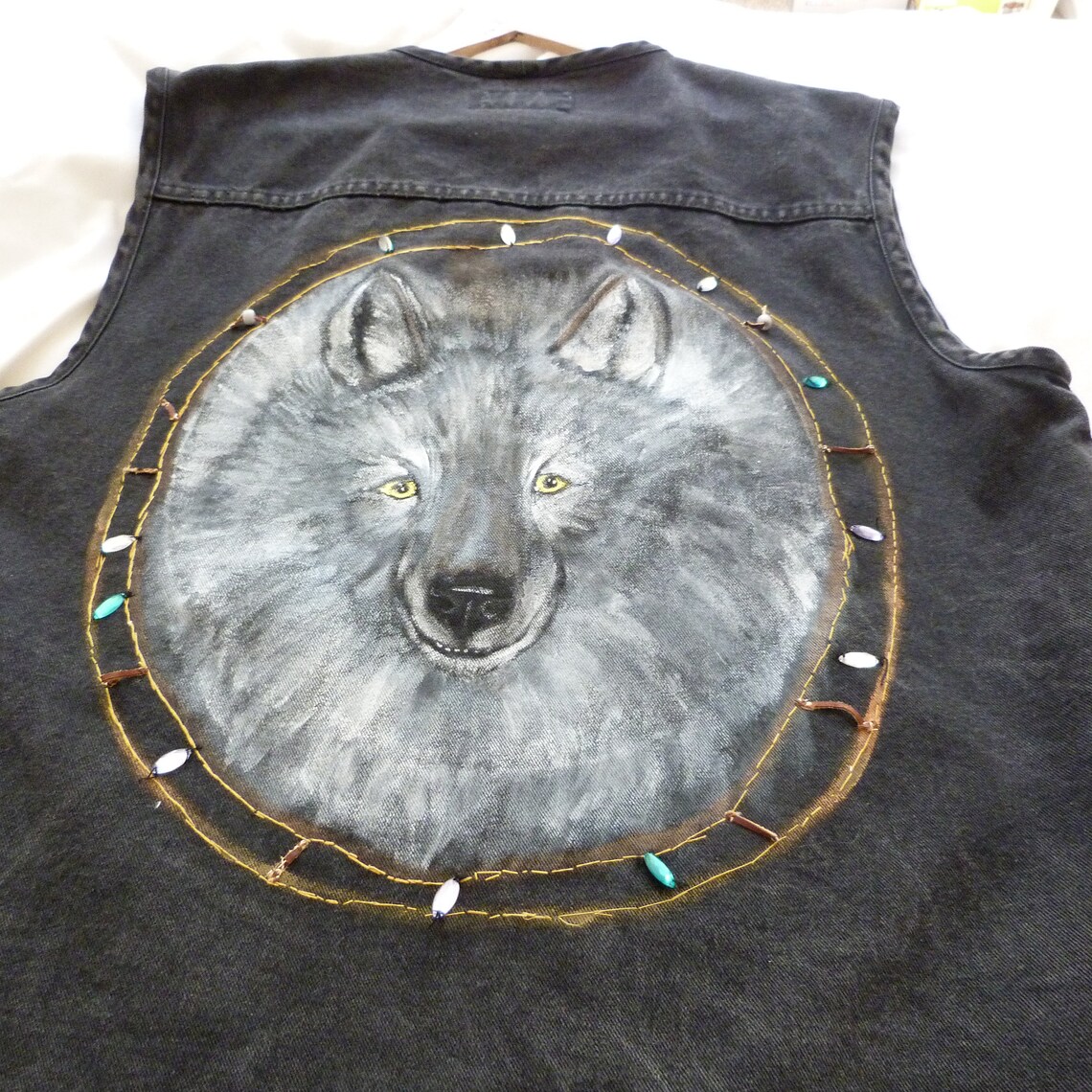 Custom-made One-of-a Kind Denim Jacket Vest With Original Custom Wolf Painting by N. C. Artist Size L / XL, Foto 3 von 5