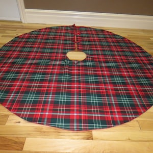 Boomrok, New Brunswick-kerstboomrok met Schotse ruit in rode en groene plaid