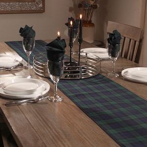 Chemin de table tartan Black Watch : décoration de Noël à carreaux vert marine