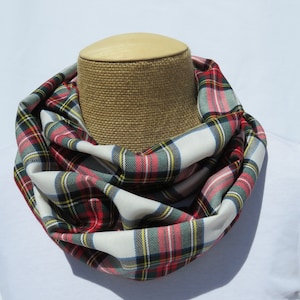 Bufanda, bufanda de tartán de Stewart Dress, regalo para Navidad o fotos de vacaciones, bufanda de cuadros rojos y blancos de moda fabricada en Canadá por Taylors Tartans