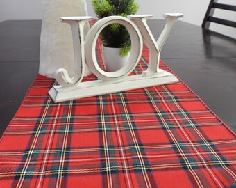 Royal Stewart-tafelloper met Schotse ruit als kerstdecor