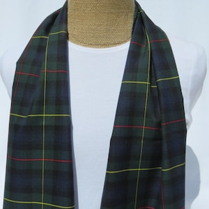 Schottenkaro Schal aus dunkelgrünem McLeod of Harris, Weicher, Waschbarer Stoff