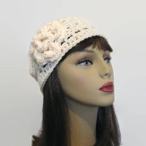 Diadema color crema con flor Calentador de orejas color crema Diadema de crochet Diadema de punto color marfil Diadema color crema Calentador de orejas de crochet color crema Diadema color blanco roto imagen 3