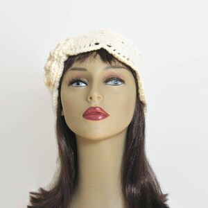 Crèmekleurige gehaakte hoofdband Crèmekleurige hoofdband met bloem Crème oorwarmer Beige oorwarmer Crème gebreide hoofdband crème hoofddoek gehaakte hoofddoek afbeelding 4