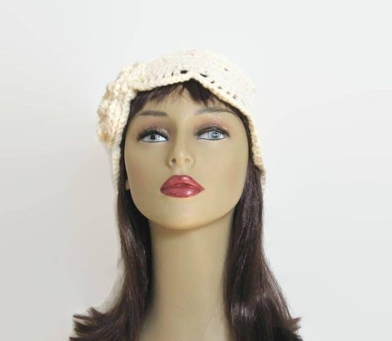 Crèmekleurige gehaakte hoofdband Crèmekleurige hoofdband met bloem Crème oorwarmer Beige oorwarmer Crème gebreide hoofdband crème hoofddoek gehaakte hoofddoek afbeelding 4