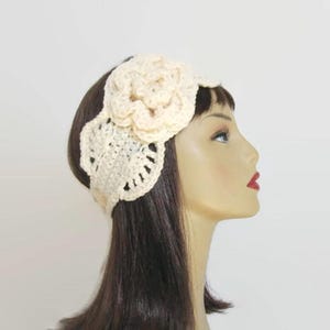 Crèmekleurige gehaakte hoofdband Crèmekleurige hoofdband met bloem Crème oorwarmer Beige oorwarmer Crème gebreide hoofdband crème hoofddoek gehaakte hoofddoek afbeelding 1