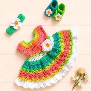 Ensemble robe bébé crochet vert et rose, robe nouveau-né, robe enfant multicolore, coffret cadeau baby shower, robe tricotée bébé, bandeau, cadeau baby shower