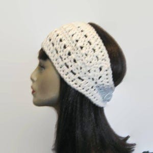 Diadema color crema con flor Calentador de orejas color crema Diadema de crochet Diadema de punto color marfil Diadema color crema Calentador de orejas de crochet color crema Diadema color blanco roto imagen 2